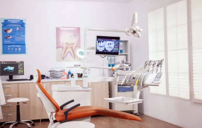 Silla dental moderna en la clínica